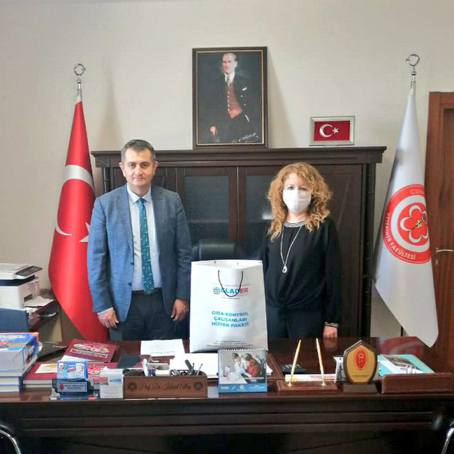 Sivas İl Temsilcisi olarak; Cumhuriyet Üniversitesi Veteriner Fakültesi Dekanı Sn. Prof. Dr. Kürşat Altay'ı makamında ziyaret ettik...