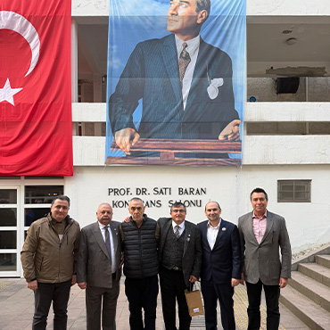 GLADER olarak, Ankara Üniversitesi Veteriner Fakültesi tarafından 6 Nisan 2026 tarihinde düzenlenen, mesleğimizin duayen isimlerinden, kıymetli hocamız Prof. Dr. Ferruh Dinçer’i Anma Töreni’ne katılım sağlamanın onurunu yaşadık.