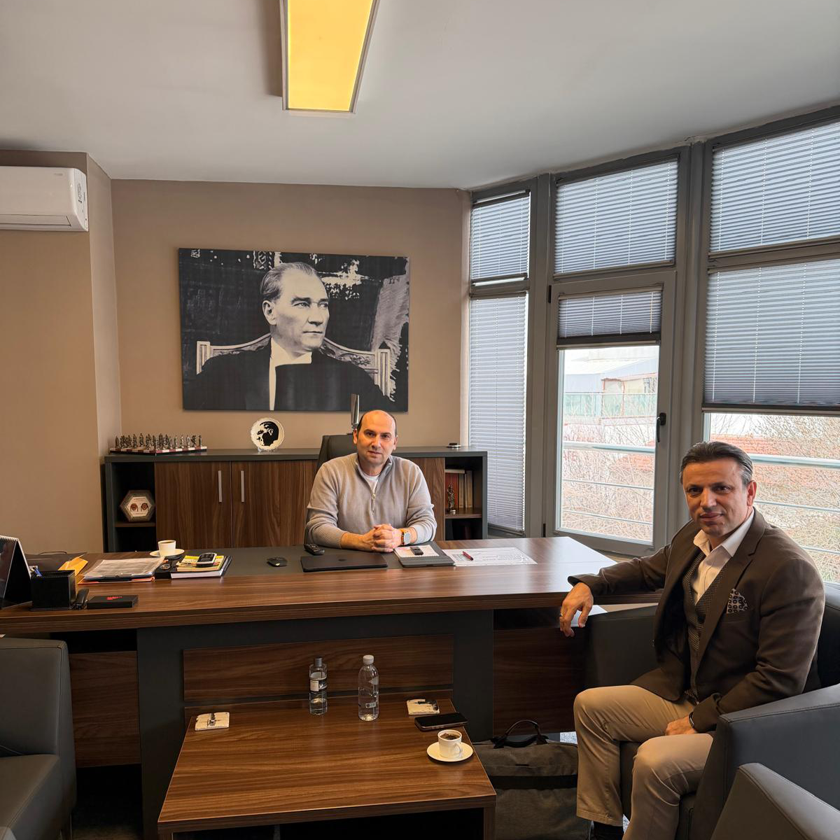 GLADER Tüketici Okulu İcra Komitesi Başkanı Sayın Erol Gazi Hisoğlu, GLADER (Gıda Laboratuvarları Derneği) Yönetim Kurulu Başkanımız Sayın Mustafa Memişoğlu’nu 16.02.2026 tarihinde makamında ziyaret etti.